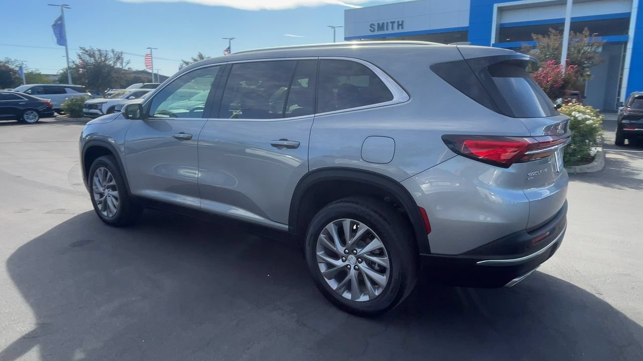 Used 2025 Buick Enclave Preferred AWD/4WD image 5