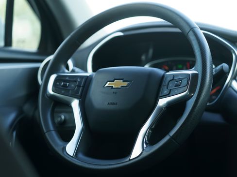 Used 2024 Chevrolet Blazer LT FWD image 17