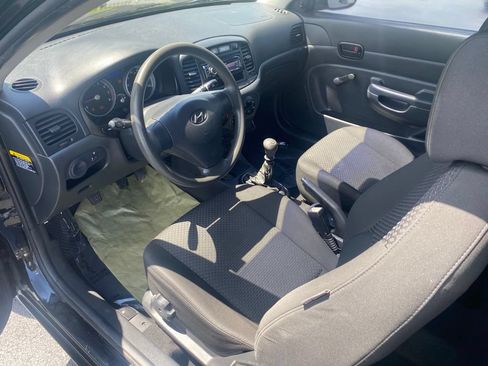 Used 2011 Hyundai Accent GL FWD image 11