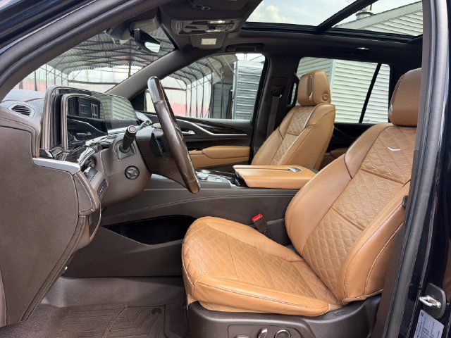 Used 2021 Cadillac Escalade Premium Luxury AWD/4WD image 11