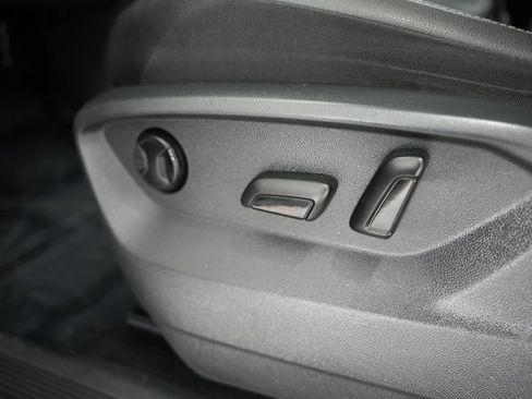 Used 2020 Volkswagen Tiguan SE image 21