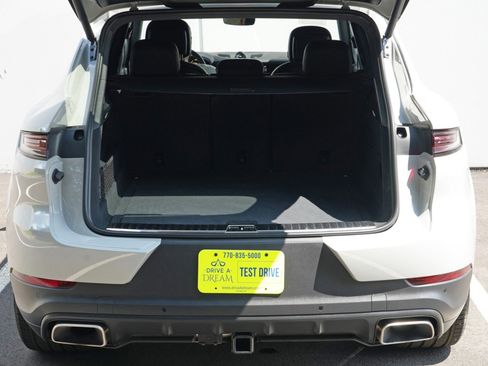 Used 2025 Porsche Cayenne w/ Premium Package Plus AWD/4WD image 10