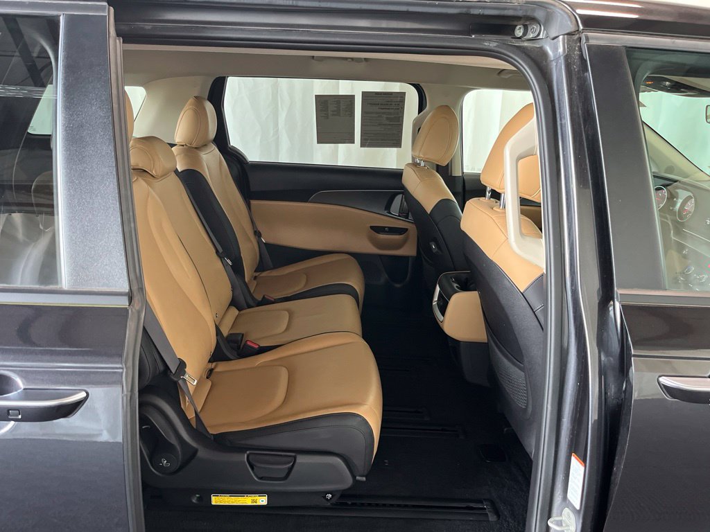 Used 2024 Kia Carnival LX FWD image 24