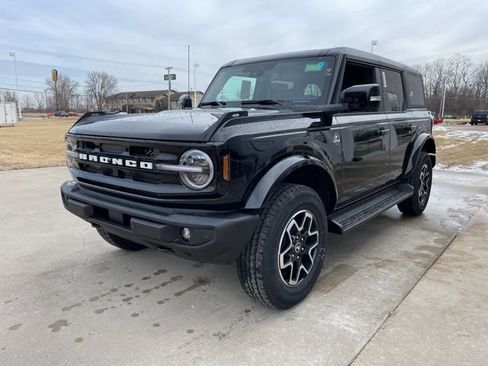 New 2025 Ford Bronco Outer Banks image 2