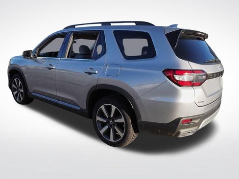 Used 2024 Honda Pilot Touring image 5