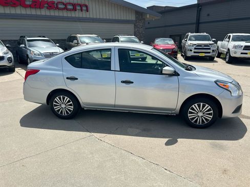 Used 2018 Nissan Versa S FWD image 2
