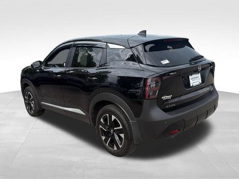 Used 2025 Nissan Kicks SV AWD/4WD image 3