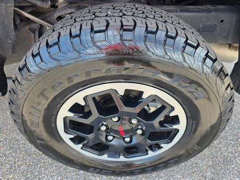 Used 2025 Toyota Tacoma TRD Off-Road AWD/4WD image 11