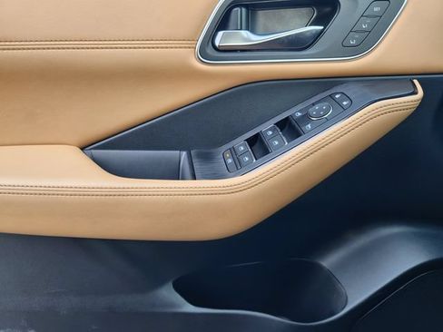 Used 2023 Nissan Rogue Platinum FWD image 22