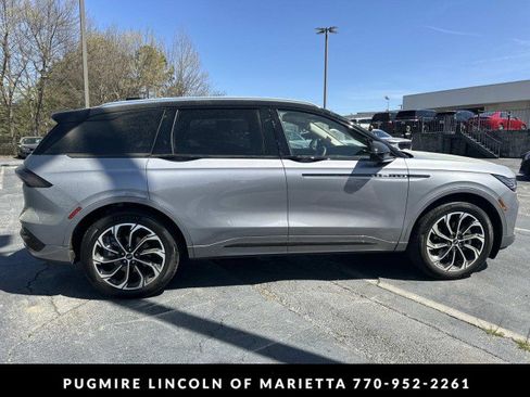 Used 2025 Lincoln Nautilus Reserve AWD/4WD image 8