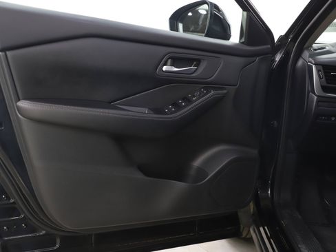 Used 2025 Nissan Rogue SV AWD/4WD image 19