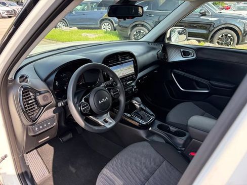 Used 2023 Kia Soul S FWD image 5