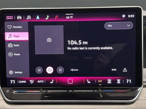 Used 2025 Volkswagen Tiguan SE image 29