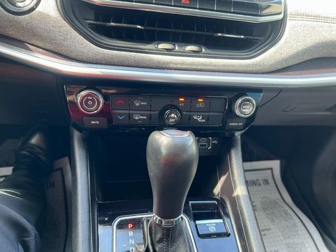 Used 2022 Jeep Compass Latitude image 24