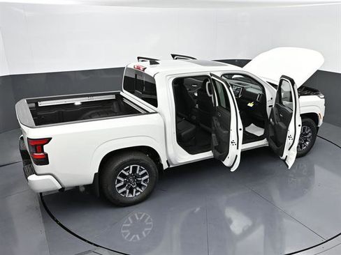 Used 2025 Nissan Frontier SL image 47