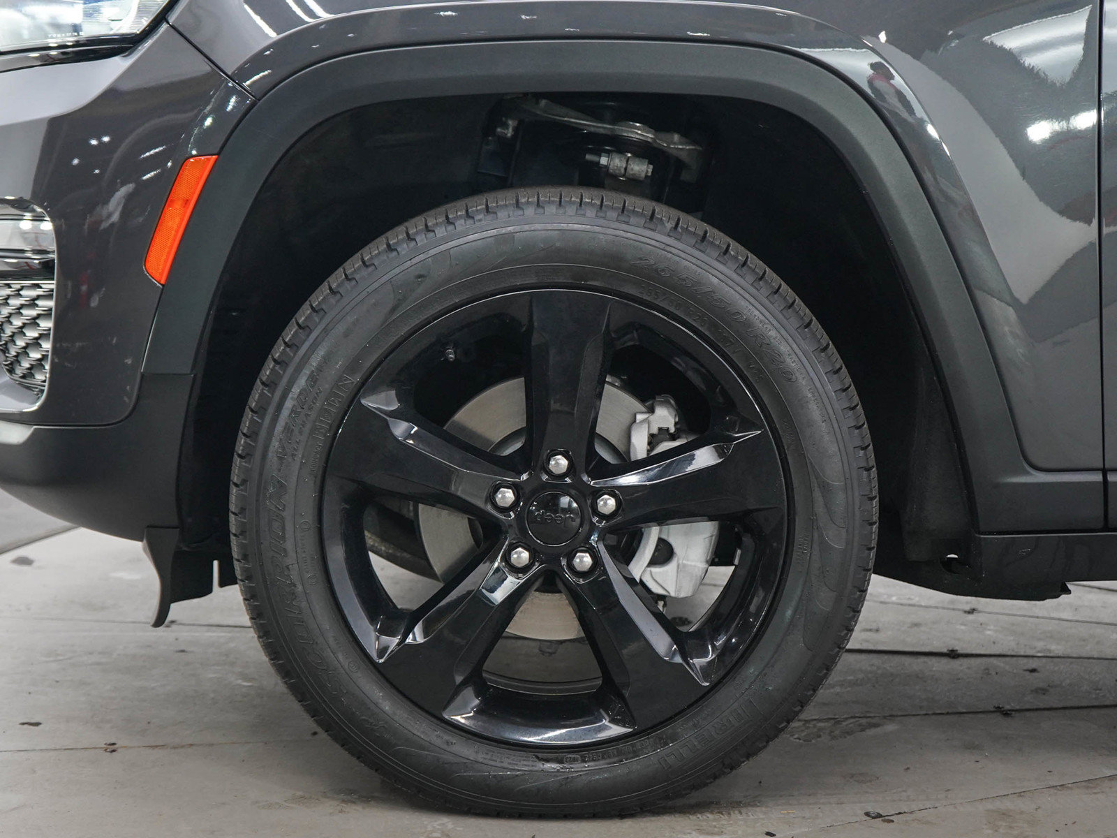 Used 2024 Jeep Grand Cherokee Limited w/ Black Appearance Package AWD/4WD image 30