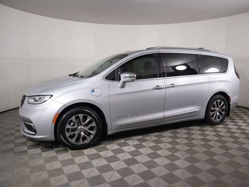 Used 2022 Chrysler Pacifica Pinnacle image 8