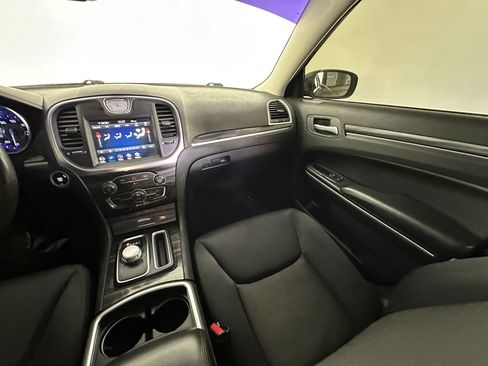Used 2021 Chrysler 300 Touring w/ Sport Appearance Package RWD image 29