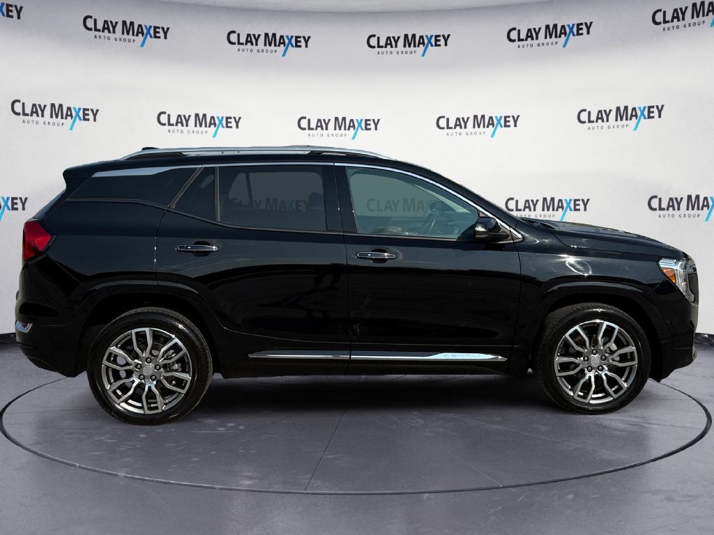 Used 2022 GMC Terrain Denali w/ Denali Premium Package AWD/4WD image 6