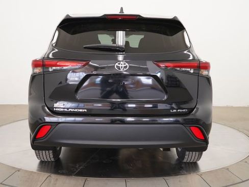 Used 2024 Toyota Highlander LE AWD/4WD image 6