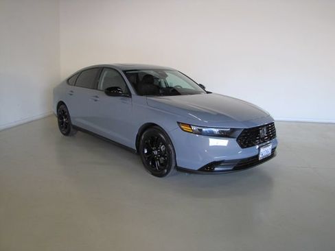 Certified 2025 Honda Accord SE image 3