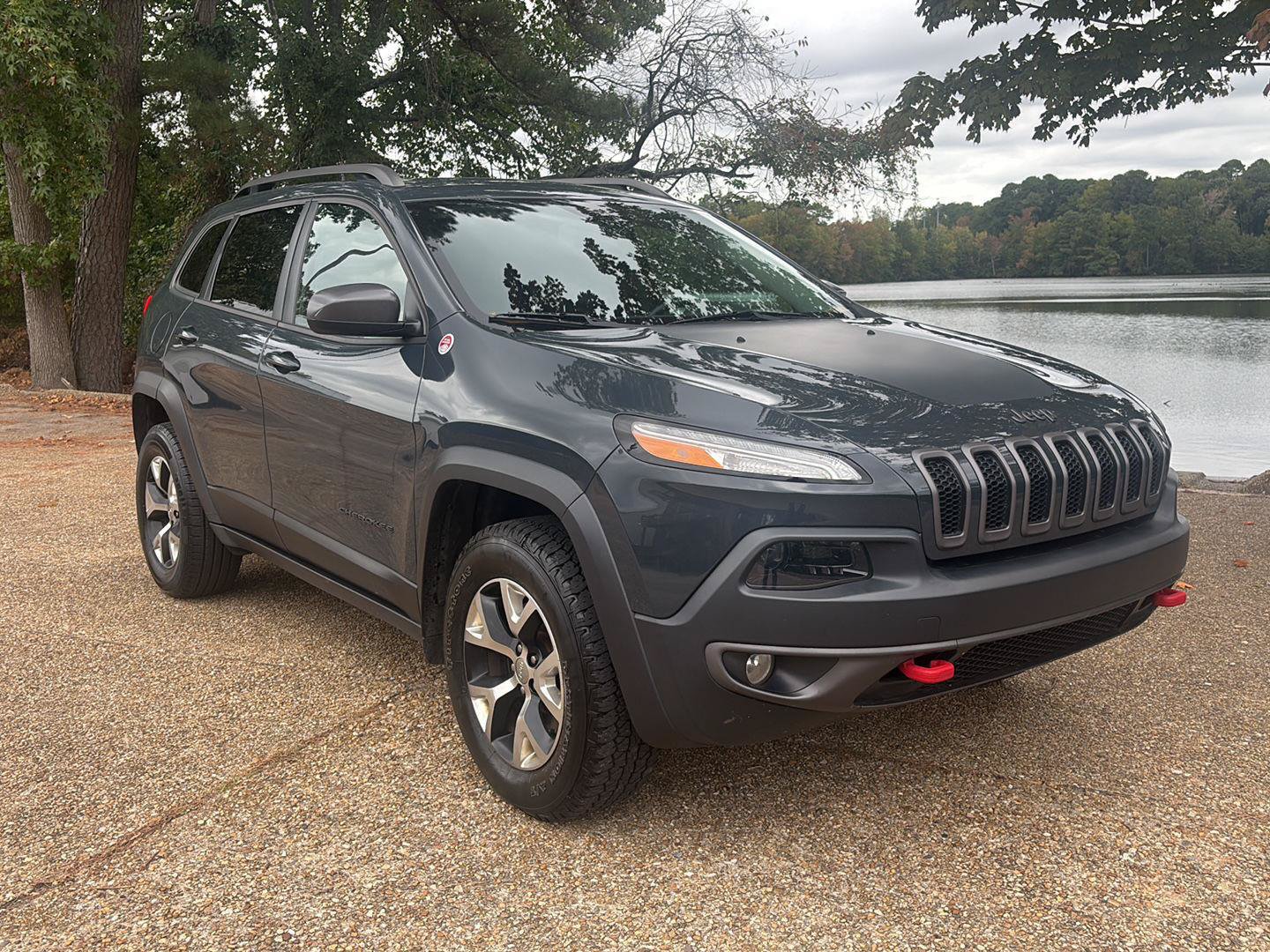 Used 2016 Jeep Cherokee Trailhawk w/ Leather Interior Group AWD/4WD image 1
