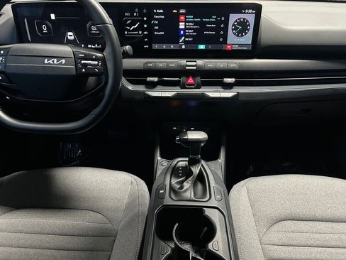 Used 2025 Kia K4 EX image 12
