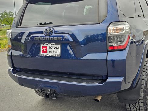 Used 2021 Toyota 4Runner SR5 Premium w/ Moonroof Package AWD/4WD image 12