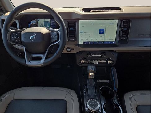 Used 2024 Ford Bronco Wildtrak image 11