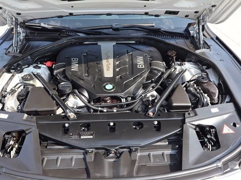 Used 2014 BMW 750Li xDrive AWD/4WD image 37