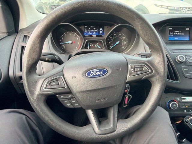 Used 2018 Ford Focus SE w/ SE Appearance Package FWD image 21
