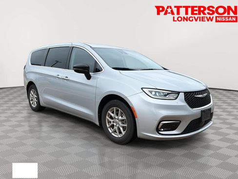 Used 2024 Chrysler Pacifica Touring-L FWD image 1