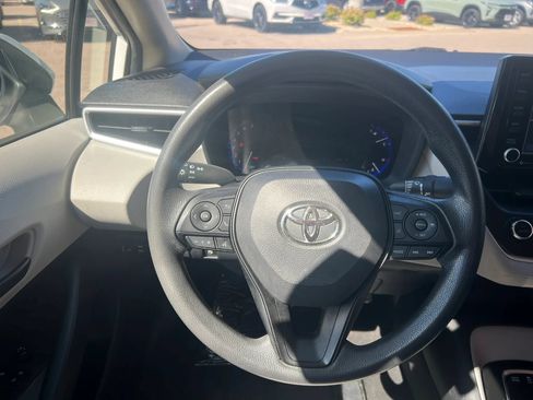 Used 2022 Toyota Corolla LE FWD image 13