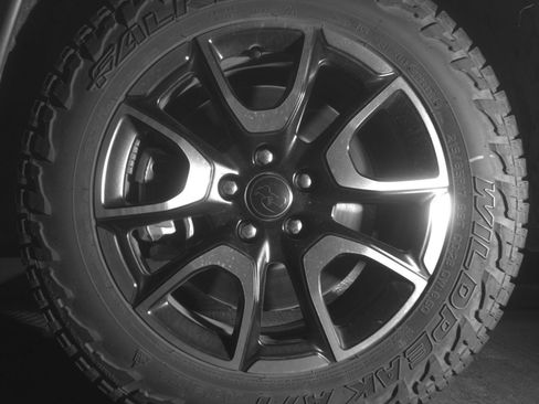 Used 2025 Jeep Compass Trailhawk AWD/4WD image 14