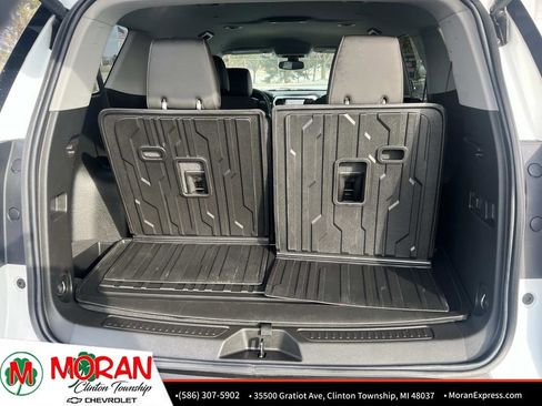 Certified 2023 GMC Acadia SLT w/ Preferred Package image 12