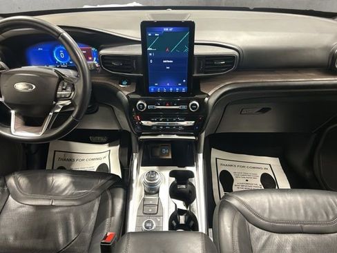 Used 2021 Ford Explorer Platinum w/ Premium Technology Package image 19