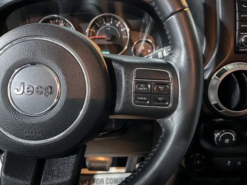 Used 2018 Jeep Wrangler Unlimited Sahara image 21