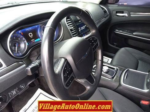 Used 2018 Chrysler 300 Touring w/ Sport Appearance Package image 20