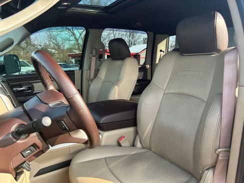 Used 2015 RAM 1500 Laramie w/ Convenience Group image 10