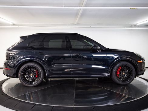 Certified 2023 Porsche Cayenne GTS AWD/4WD image 8