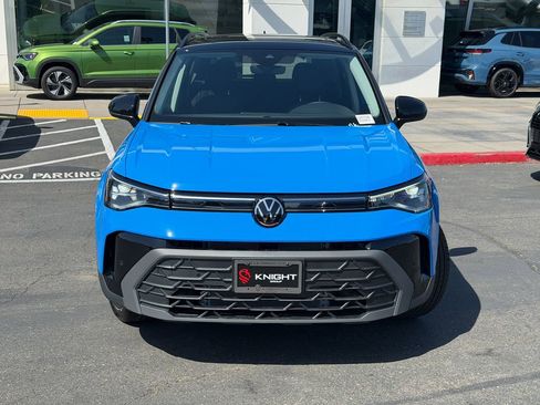 New 2026 Volkswagen Taos SE FWD image 4