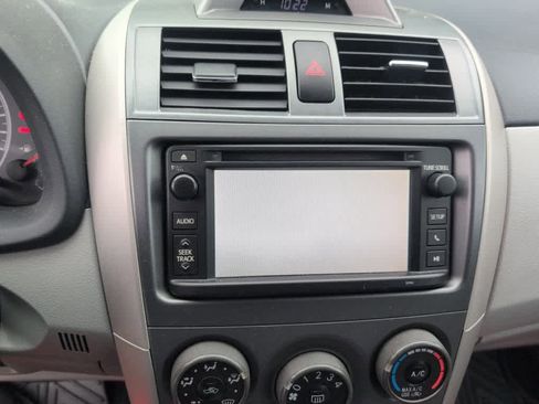 Used 2013 Toyota Corolla LE w/ Protection Pkg FWD image 12