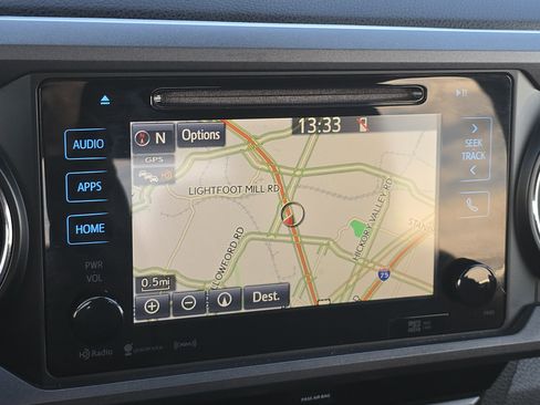 Used 2018 Toyota Tacoma TRD Off-Road w/ Technology Package image 18