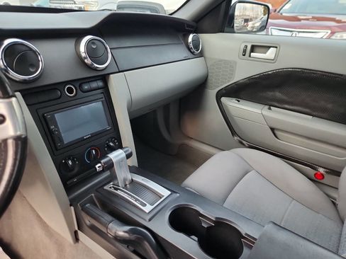 Used 2008 Ford Mustang Convertible image 19