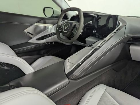 Used 2024 Chevrolet Corvette Stingray Premium Conv w/ Z51 Performance Package RWD image 18