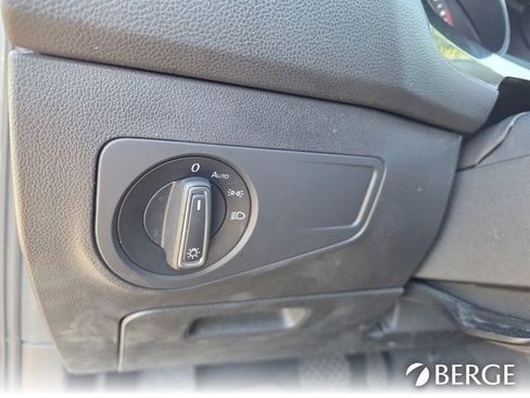 Used 2019 Volkswagen Tiguan SE w/ Panoramic Sunroof Package image 16