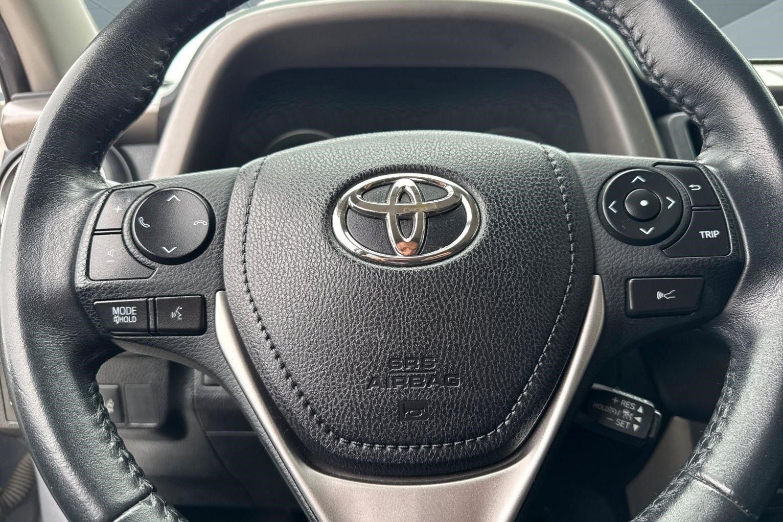 Used 2018 Toyota RAV4 XLE w/ Plus Extra Value Package AWD/4WD image 10