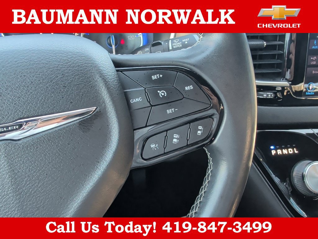 Used 2018 Chrysler Pacifica Touring-L w/ Advanced Safetytec Group FWD image 18