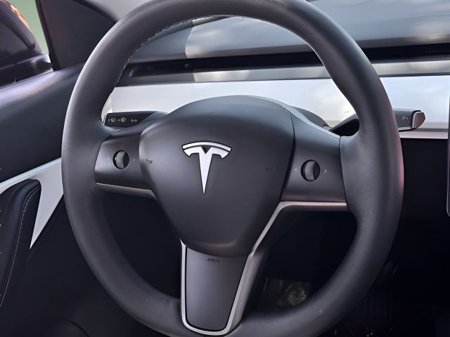 Used 2022 Tesla Model Y Long Range AWD/4WD image 12