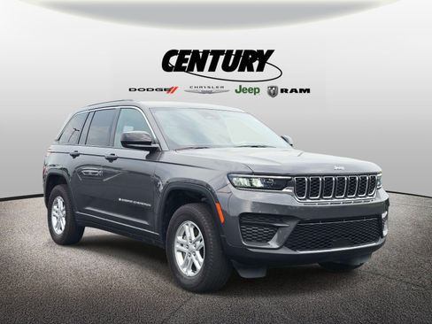 Used 2025 Jeep Grand Cherokee Laredo w/ Luxury Tech Group I AWD/4WD image 1